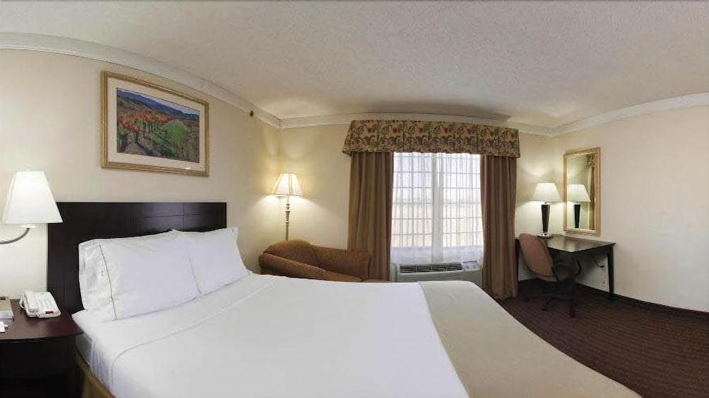 Holiday Inn Express Hotel & Suites Plainview By Ihg Exterior photo