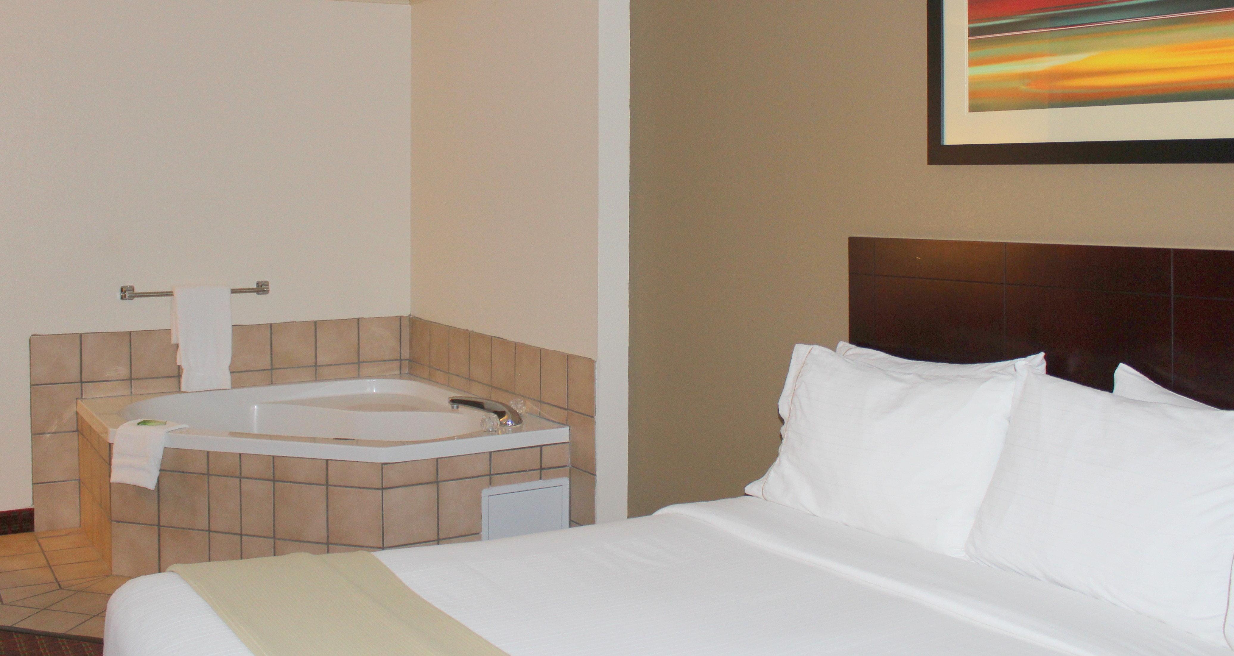 Holiday Inn Express Hotel & Suites Plainview By Ihg Exterior photo