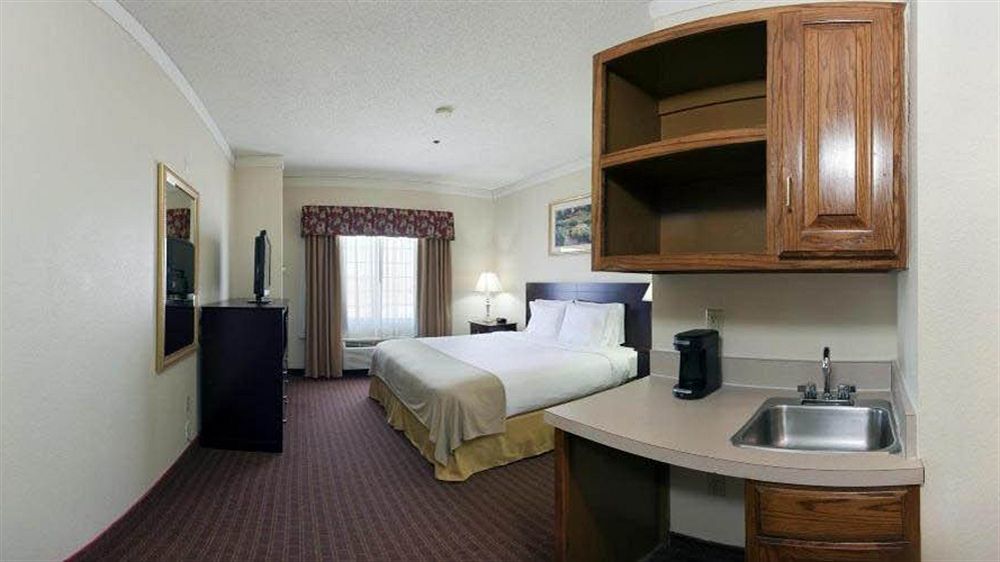 Holiday Inn Express Hotel & Suites Plainview By Ihg Exterior photo